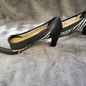ComfortView Black & White Pumps